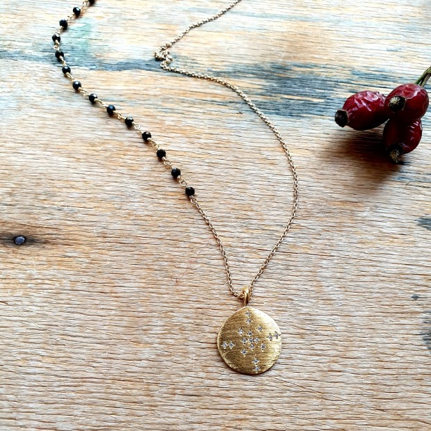 Hanka IN ilgas kaklo papuošalas su juoda špinele ir cirkoniu